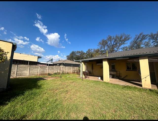 3 BEDROOM HOUSE FOR SALE IN VANDERBIJLPARK CW 2